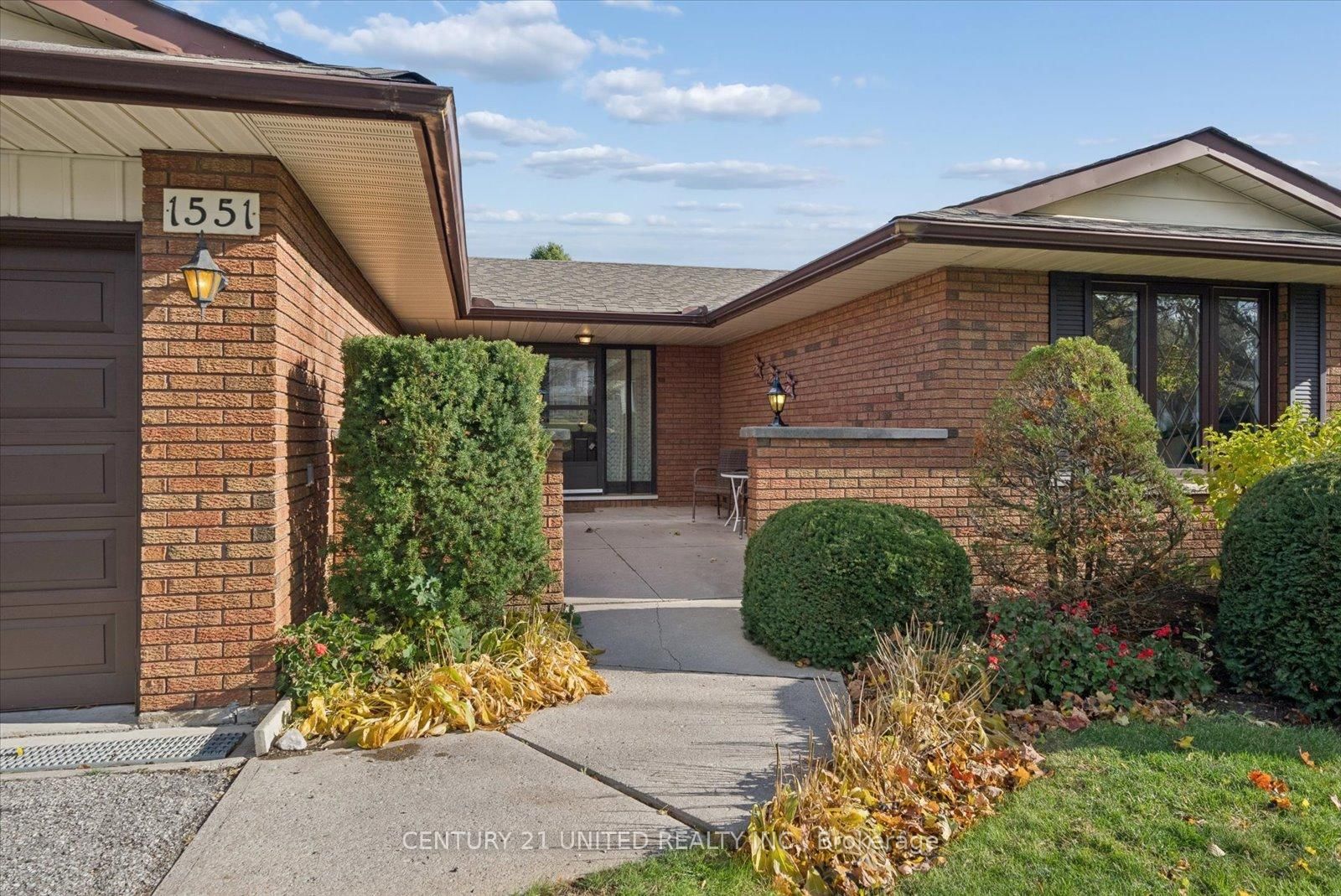 Detached House for sale at 1551 Cherryhill Road, Peterborough, Ontario, K9K 1A7 - Monaghan Ward 2 - MLS: X12888396