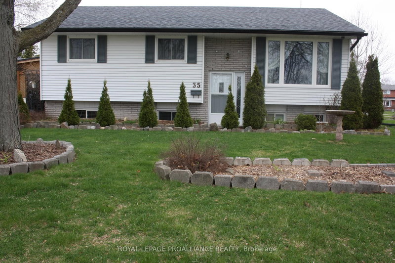 35 Morris Dr, Belleville, K8P 5B3 | Image 2