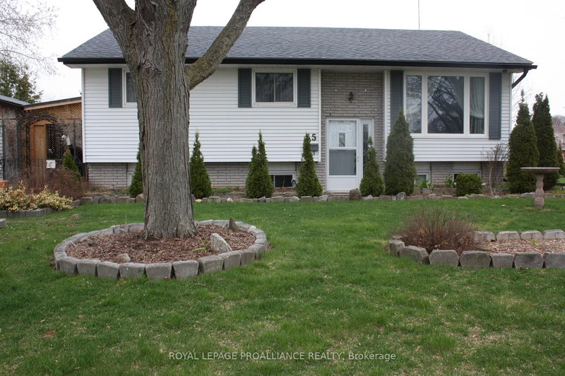 35 Morris Dr, Belleville, K8P 5B3 | Image 3