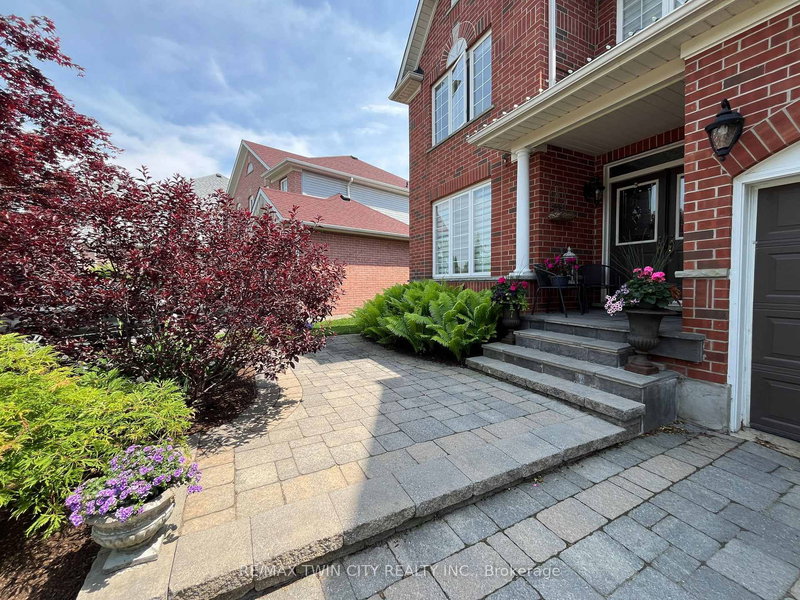533 Woodfield Crt, Kitchener, N2P 2S8 | Image 2