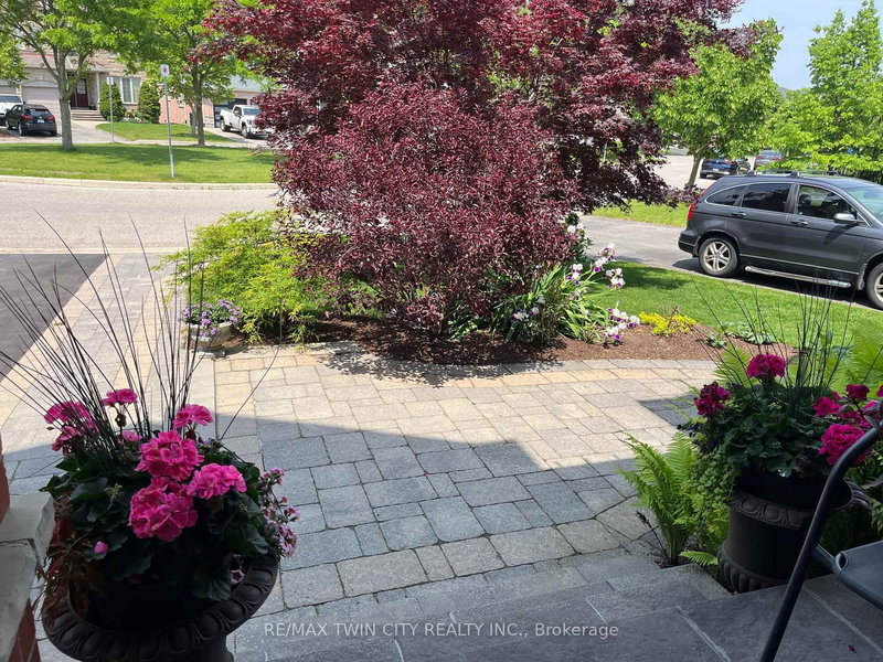 533 Woodfield Crt, Kitchener, N2P 2S8 | Image 3