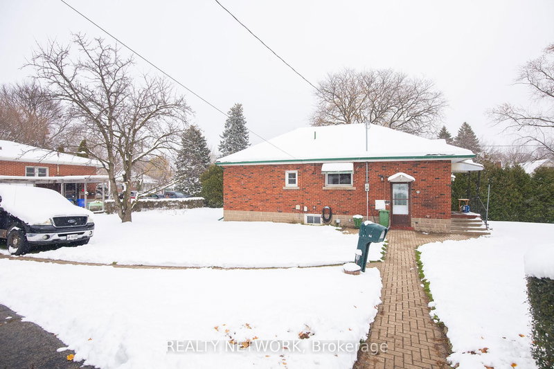 90 Osler Dr, Hamilton, L9H 4B5 | Image 3