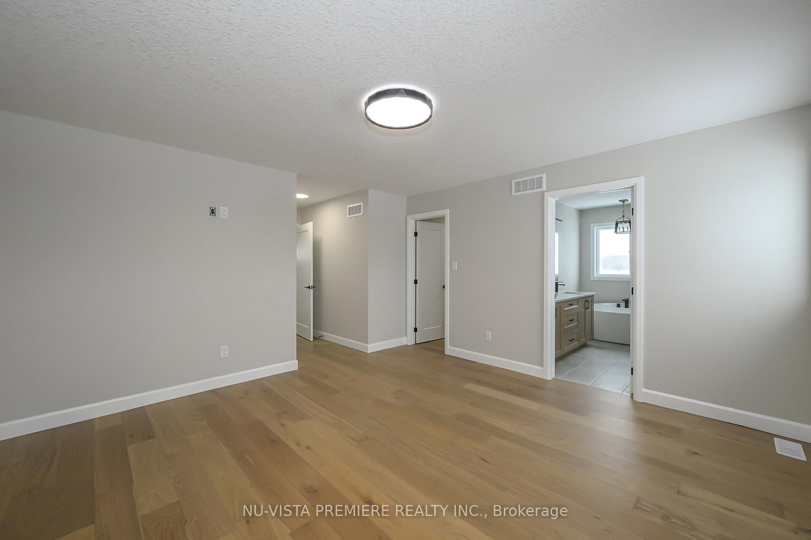 Detached House for sale at 162 Watts Drive, Lucan Biddulph, Ontario, N0M 2J0 - Lucan - MLS: X12888832