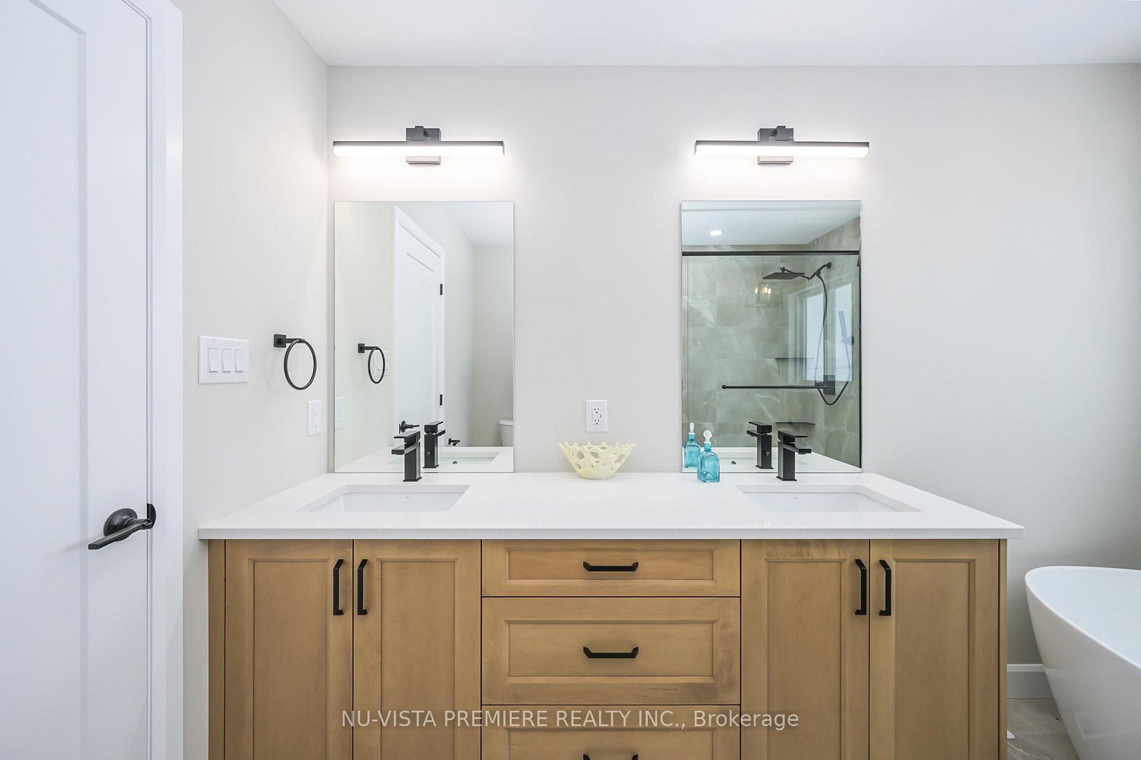 Detached House for sale at 162 Watts Drive, Lucan Biddulph, Ontario, N0M 2J0 - Lucan - MLS: X12888832