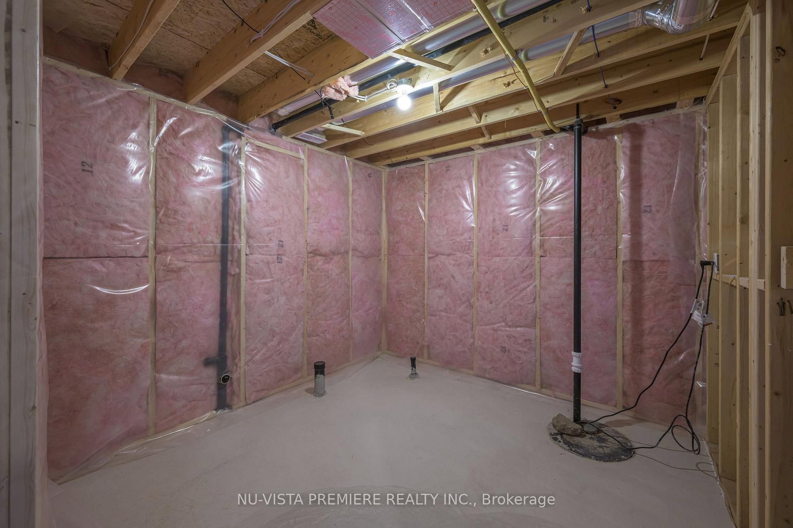 Detached House for sale at 162 Watts Drive, Lucan Biddulph, Ontario, N0M 2J0 - Lucan - MLS: X12888832