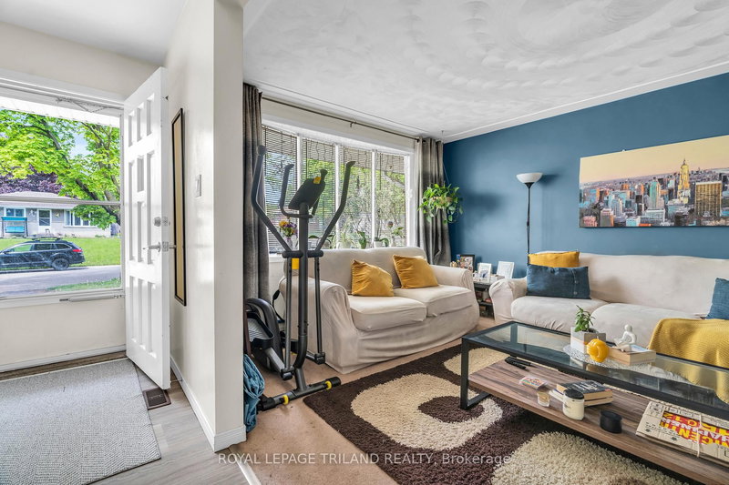 A - 195B Cedarvale Cres, Waterloo, N2L 4T3 | Image 2