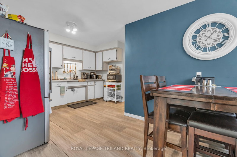 A - 195B Cedarvale Cres, Waterloo, N2L 4T3 | Image 3