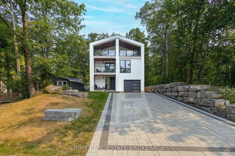 35 Walker St, Lambton Shores, N0M 1T0 | Image 2