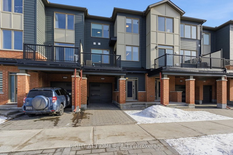 home for lease on 275 SQUADRON Crescent