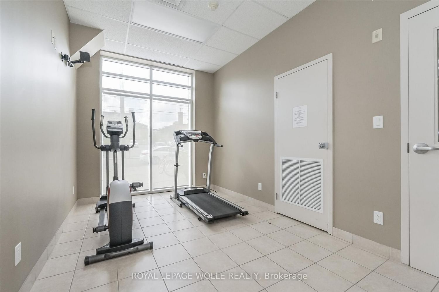 36 Regina Street N, Unit 302 - Photo 29