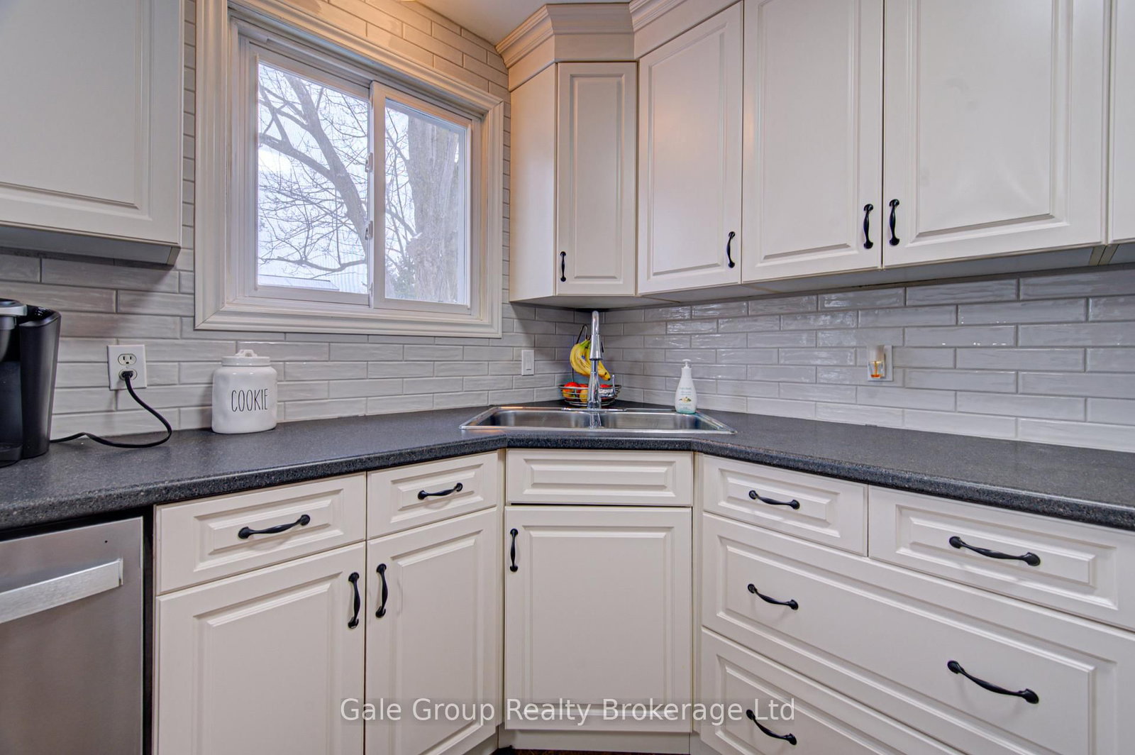 400 Odlum Drive - Photo 10