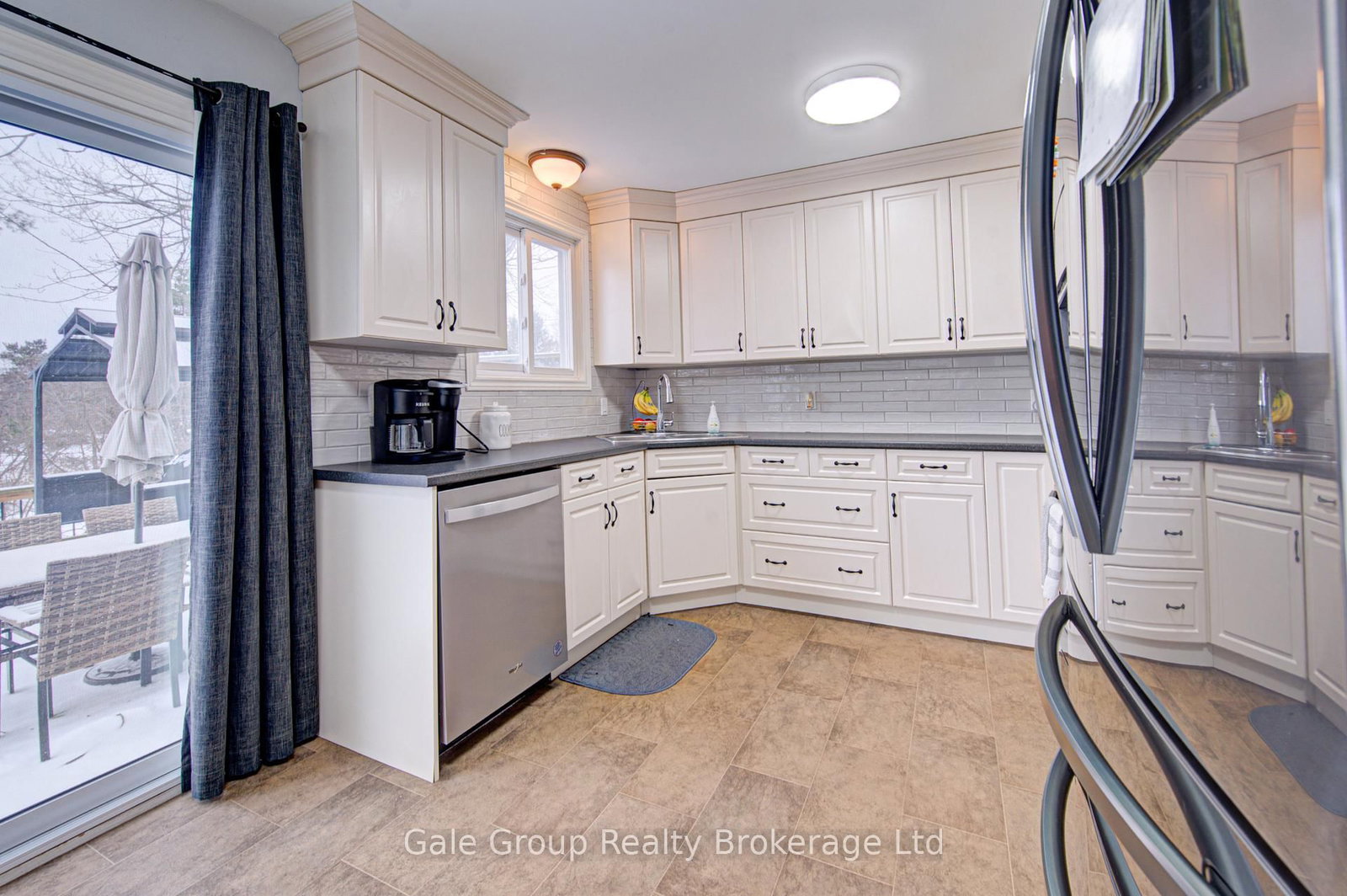 400 Odlum Drive - Photo 8