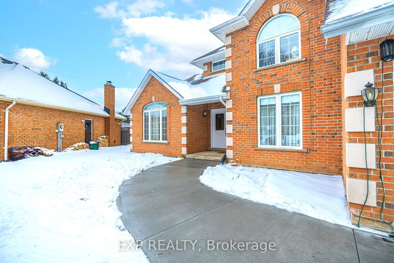 637 Deer Run Dr, Waterloo, N2K 3H5 | Image 3