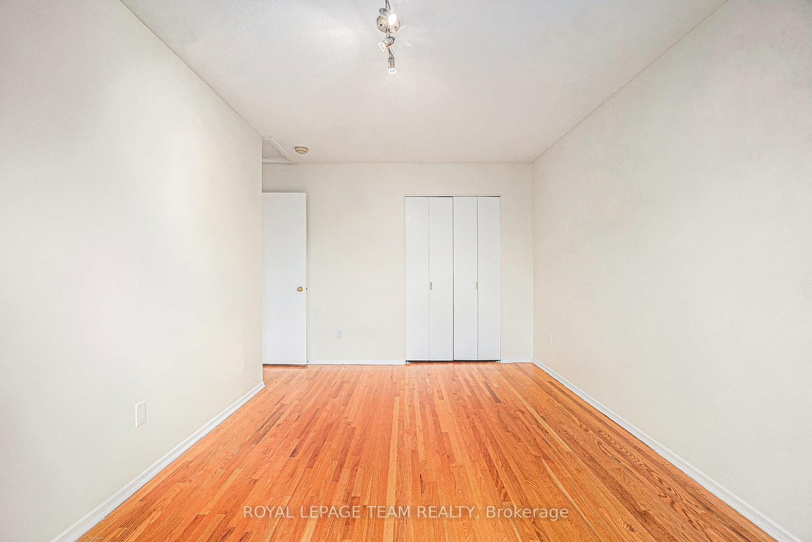 Townhouse for sale at 440 Kintyre Private, Ottawa, Ontario, K2C 3M9 - Carleton Square - MLS: X12890158