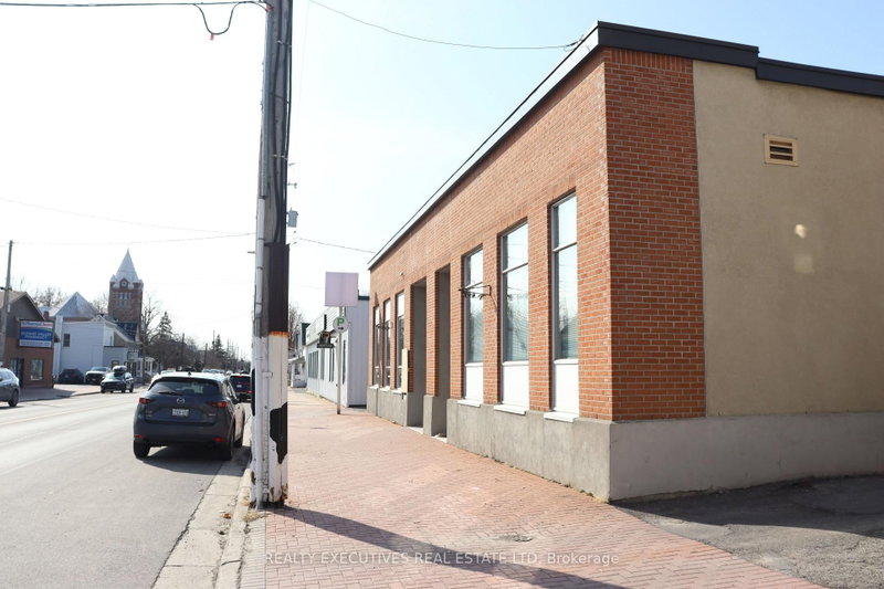 510 Main St photo 4