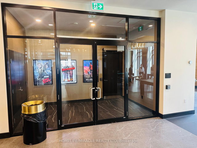 2226 - 145 Columbia Street W