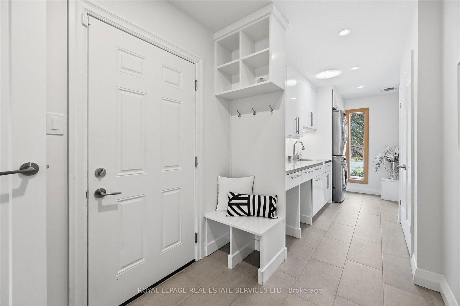 Detached House for sale at 108 Lloyminn Avenue, Hamilton, Ontario, L9G 1H6 - Ancaster - MLS: X12890872