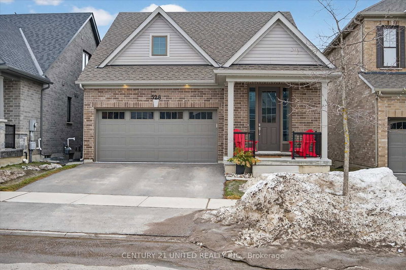 home for sale on 528 Macintosh Grve