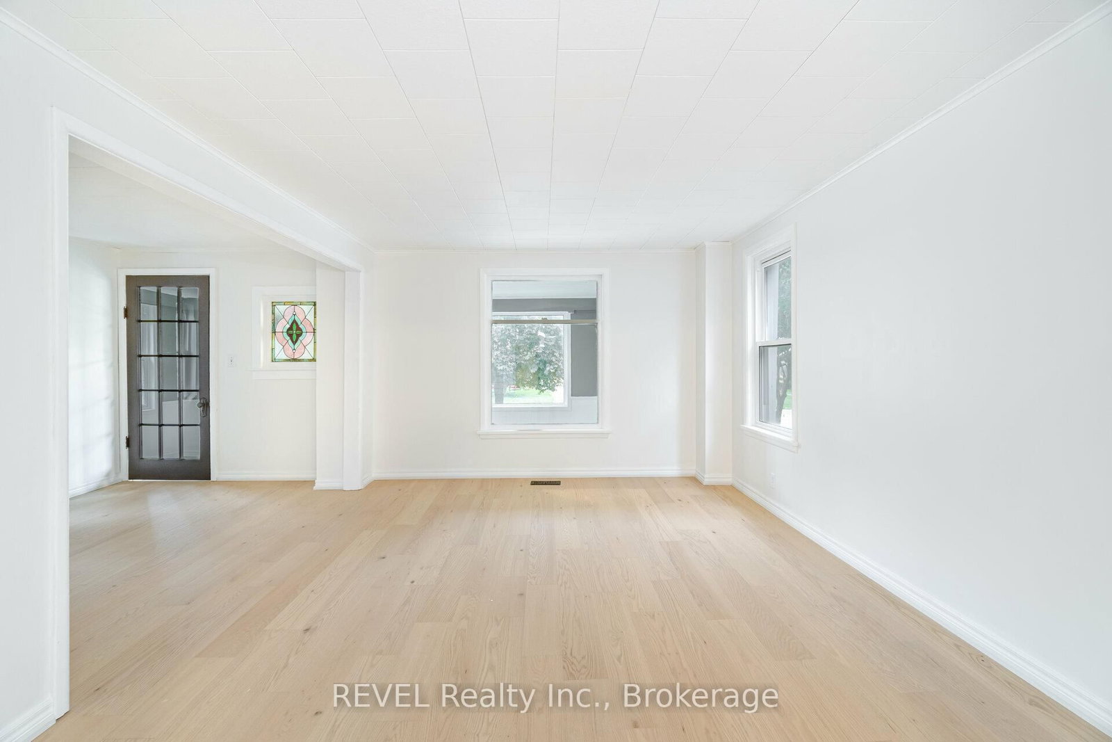 Detached House for sale at 39 Phipps Street, Fort Erie, Ontario, L2A 2V3 - Central - MLS: X12891090