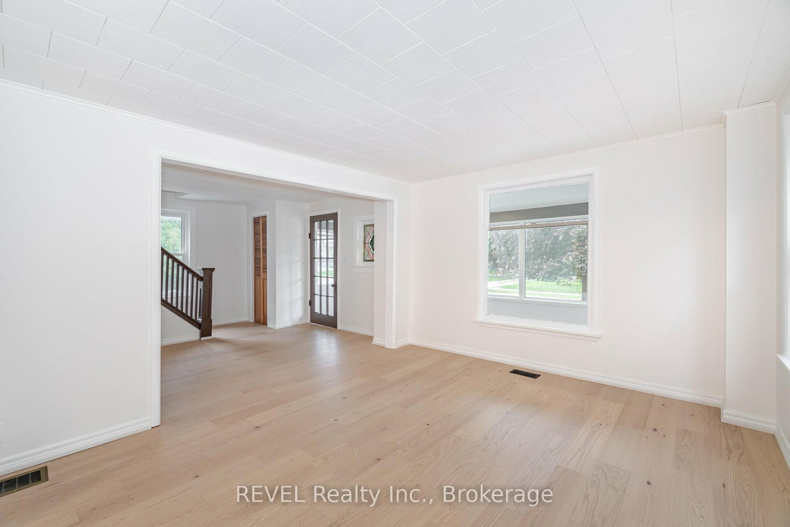 Detached House for sale at 39 Phipps Street, Fort Erie, Ontario, L2A 2V3 - Central - MLS: X12891090