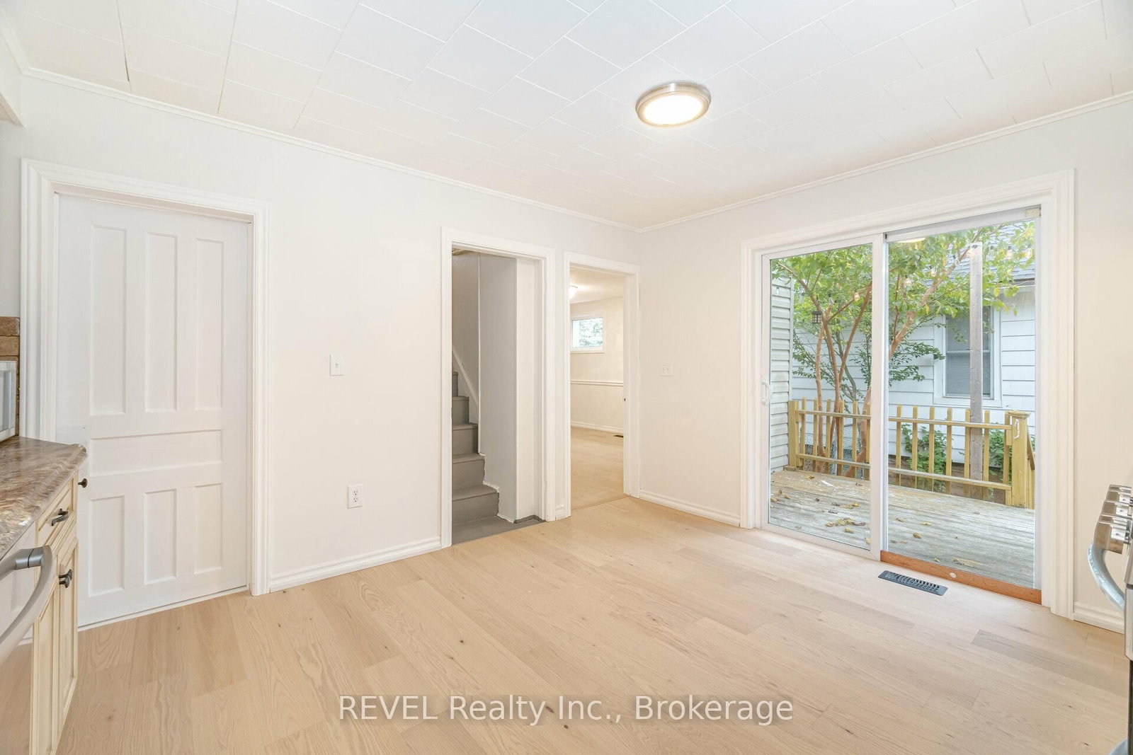 Detached House for sale at 39 Phipps Street, Fort Erie, Ontario, L2A 2V3 - Central - MLS: X12891090