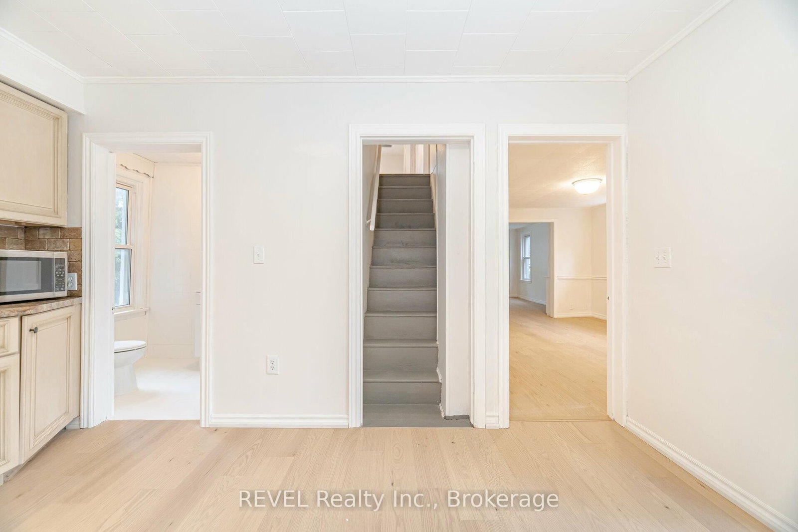 Detached House for sale at 39 Phipps Street, Fort Erie, Ontario, L2A 2V3 - Central - MLS: X12891090