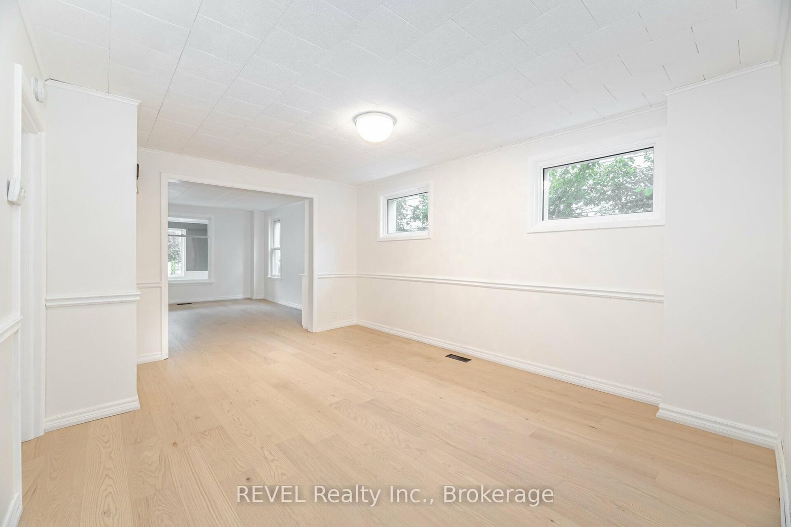 Detached House for sale at 39 Phipps Street, Fort Erie, Ontario, L2A 2V3 - Central - MLS: X12891090