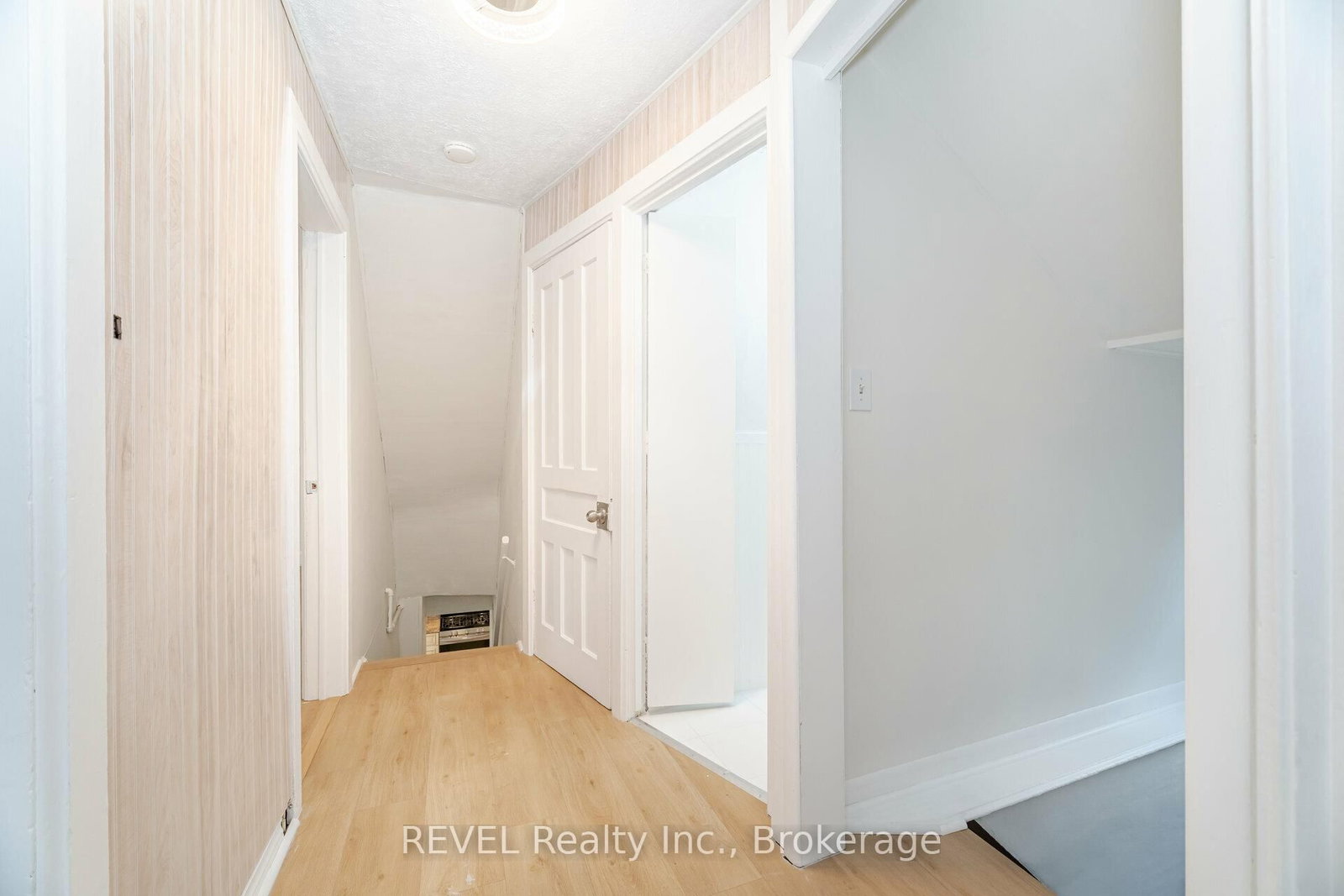 Detached House for sale at 39 Phipps Street, Fort Erie, Ontario, L2A 2V3 - Central - MLS: X12891090