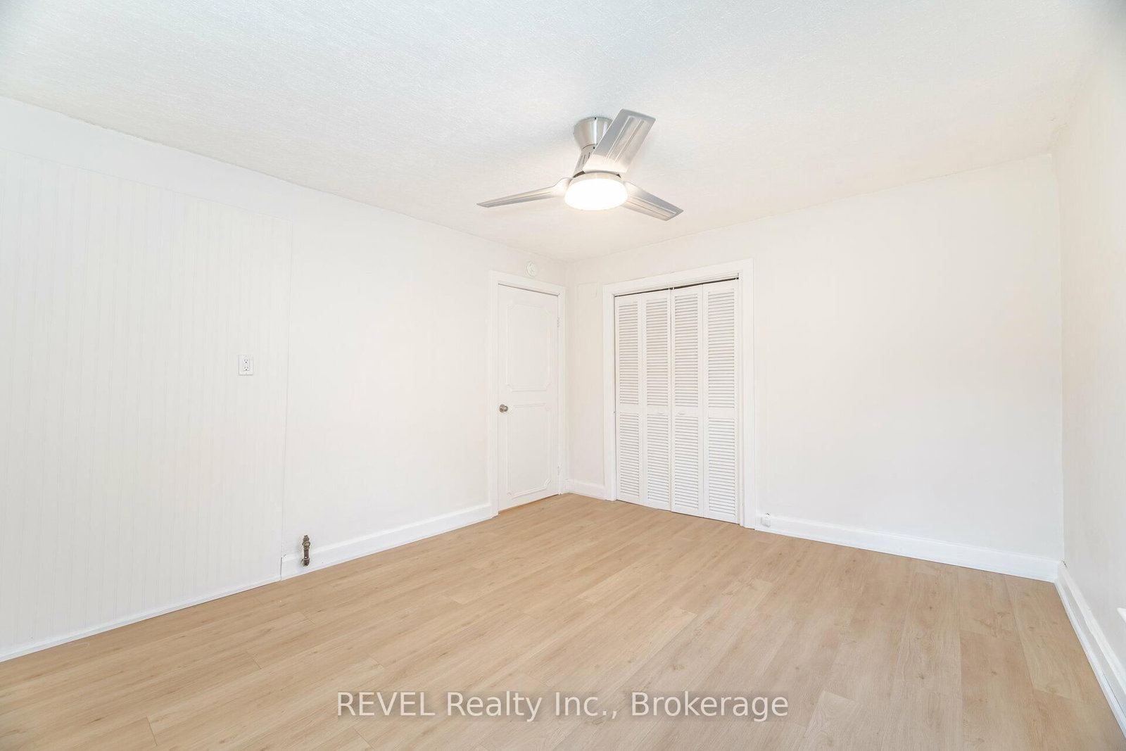 Detached House for sale at 39 Phipps Street, Fort Erie, Ontario, L2A 2V3 - Central - MLS: X12891090