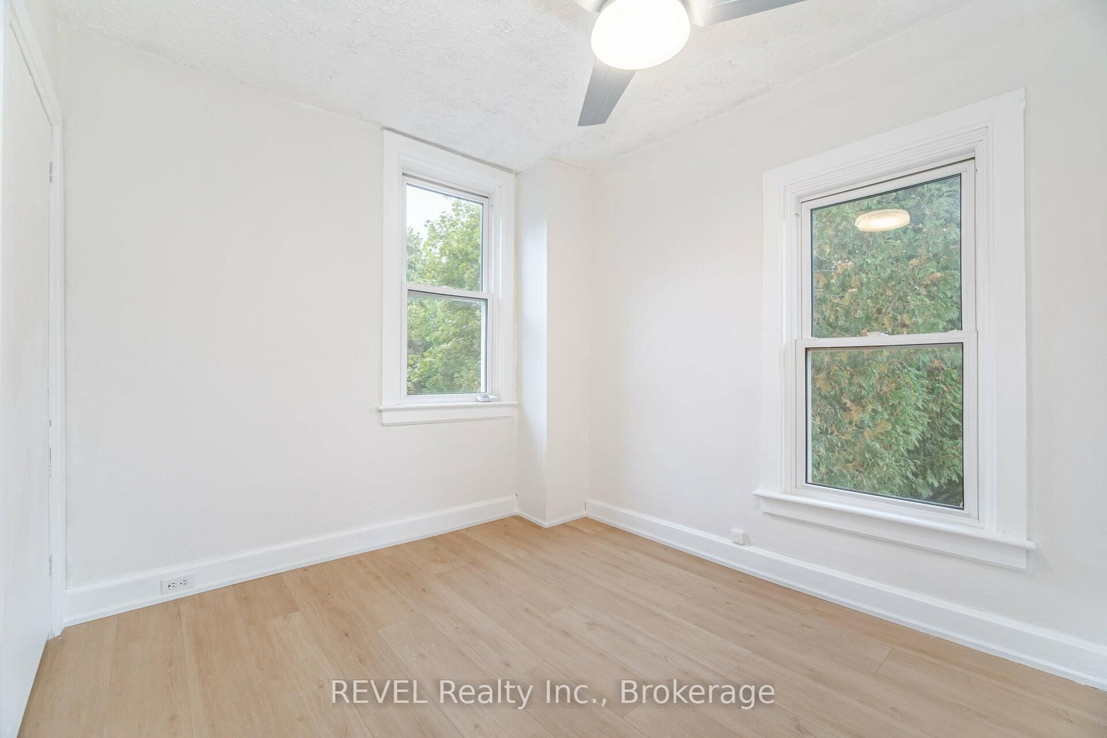 Detached House for sale at 39 Phipps Street, Fort Erie, Ontario, L2A 2V3 - Central - MLS: X12891090