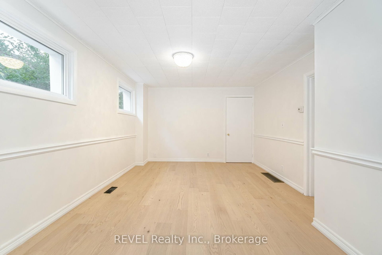 Detached House for sale at 39 Phipps Street, Fort Erie, Ontario, L2A 2V3 - Central - MLS: X12891090