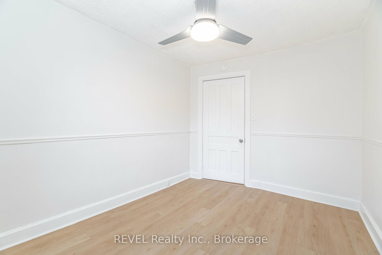 Detached House for sale at 39 Phipps Street, Fort Erie, Ontario, L2A 2V3 - Central - MLS: X12891090