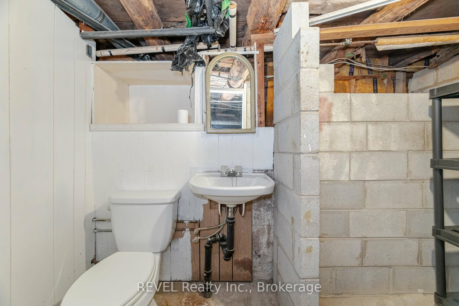 Detached House for sale at 39 Phipps Street, Fort Erie, Ontario, L2A 2V3 - Central - MLS: X12891090