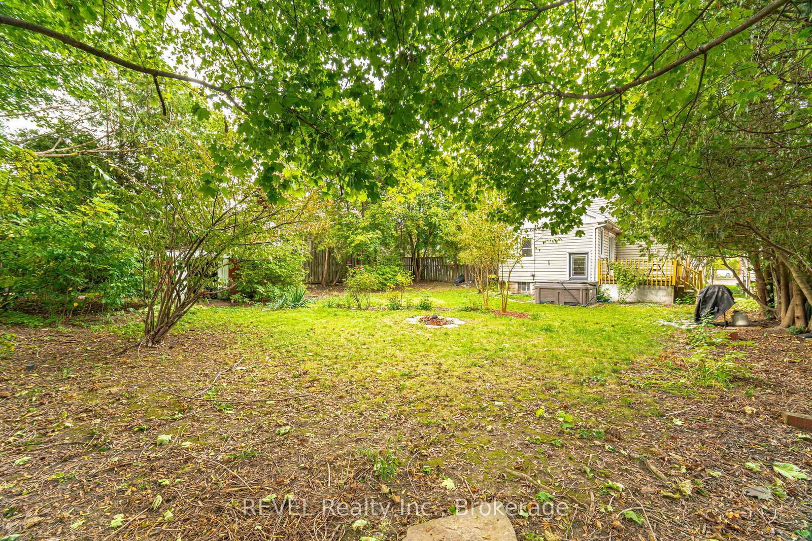 Detached House for sale at 39 Phipps Street, Fort Erie, Ontario, L2A 2V3 - Central - MLS: X12891090