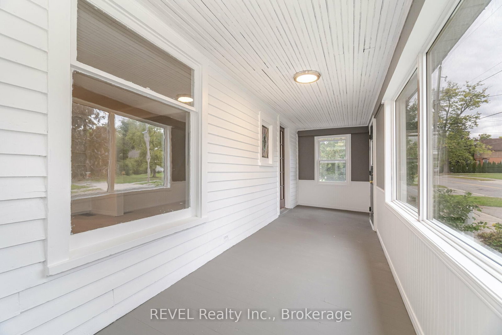 Detached House for sale at 39 Phipps Street, Fort Erie, Ontario, L2A 2V3 - Central - MLS: X12891090