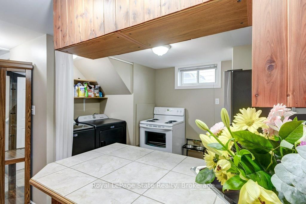 Detached House for sale at 624 Brighton Avenue, Hamilton, Ontario, L8H 6H2 - Parkview - MLS: X12891238