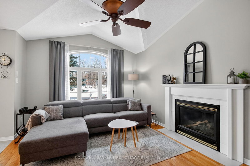 2960 Ernside Cres, Cumberland, K4C 1B6 | Image 3