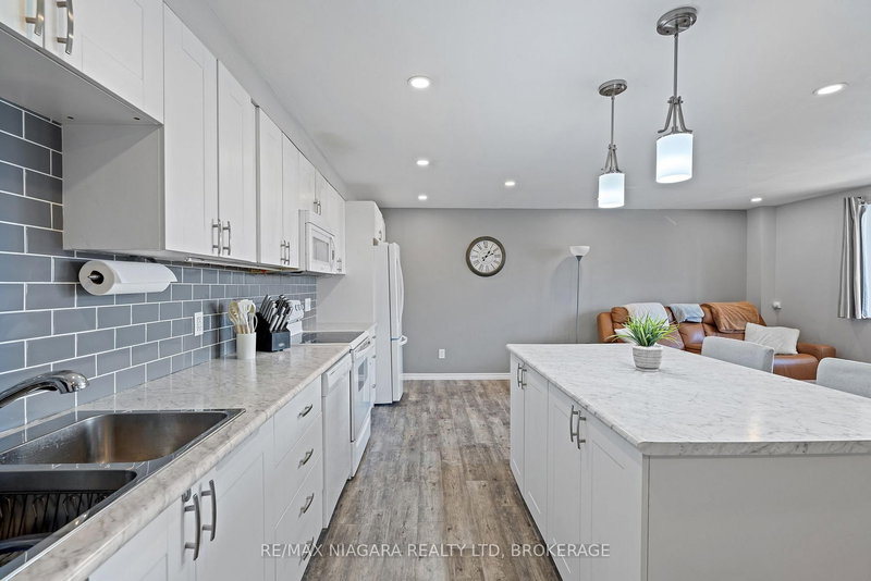 308 - 198 Scott St, St. Catharines, L2N 5T3 | Image 3