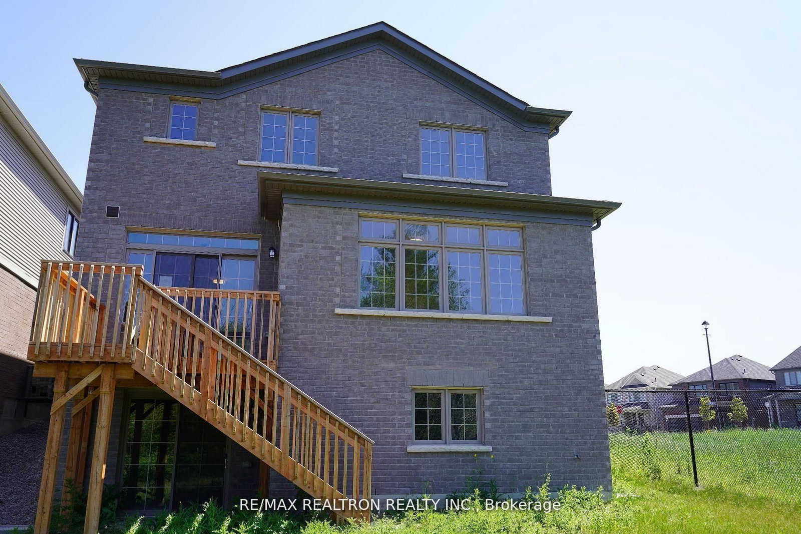 465 Hornbeck Street E - Photo 14