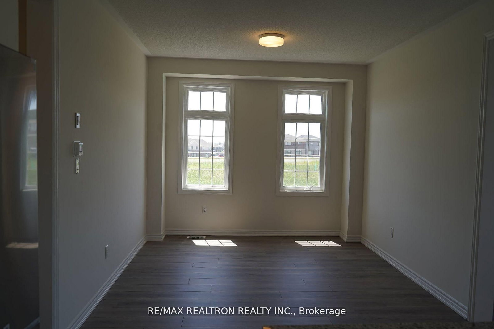 465 Hornbeck Street E - Photo 3