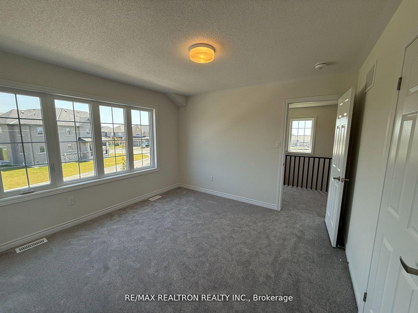 465 Hornbeck Street E - Photo 7