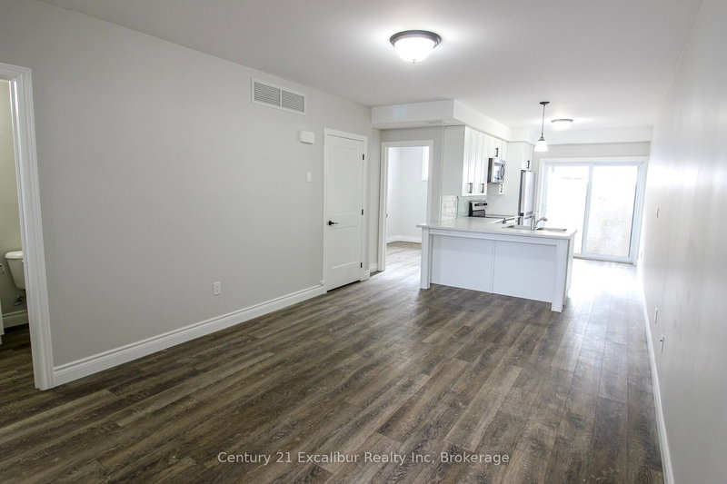 4A - 360 Queen St E, Centre Wellington, N1M 1T4 | Image 2