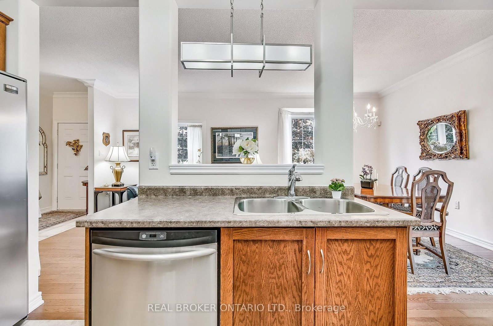 Townhouse for sale at 5 Liddycoat Lane, Hamilton, Ontario, L9G 0A7 - Ancaster - MLS: X12892428