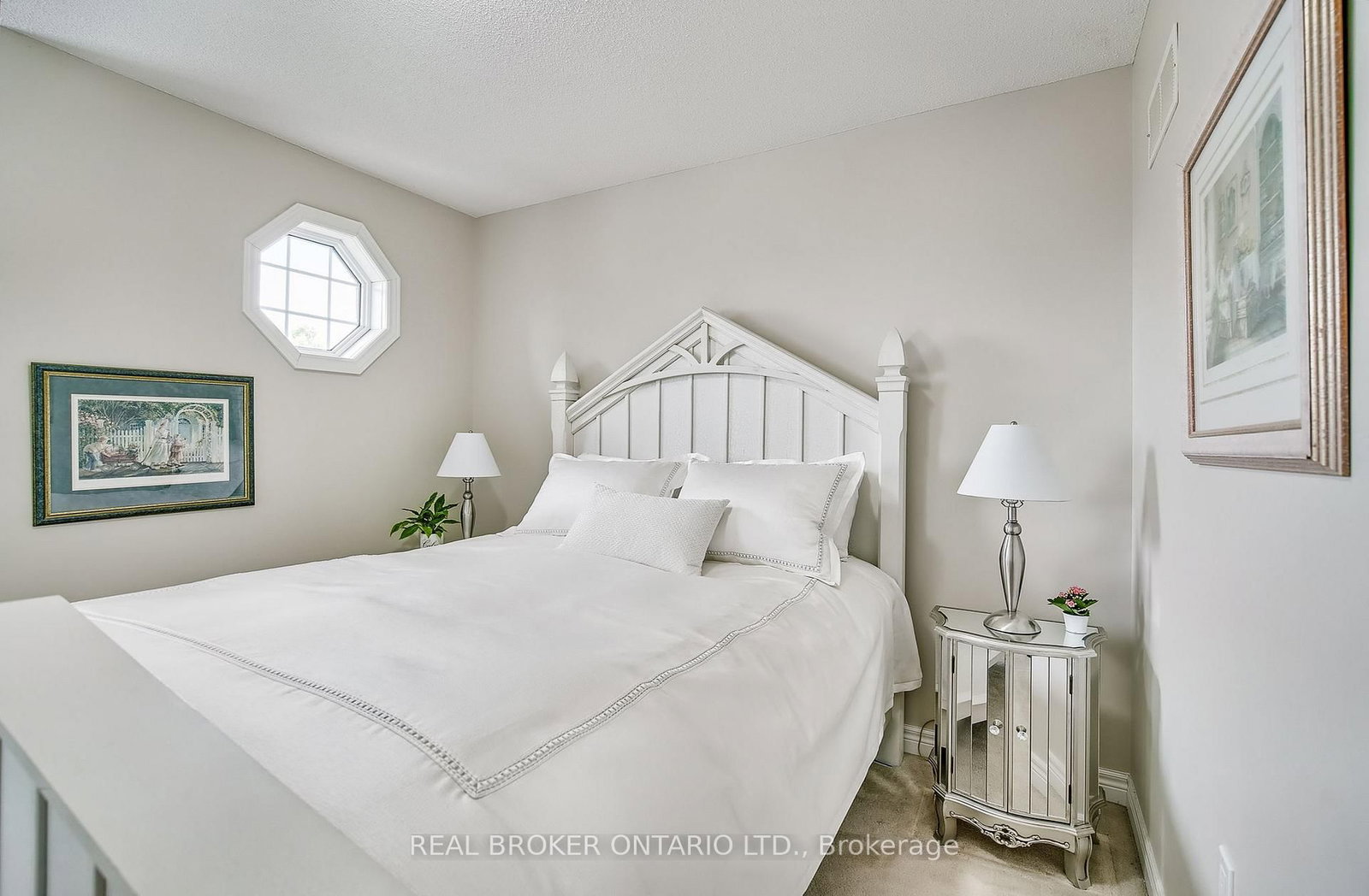 Townhouse for sale at 5 Liddycoat Lane, Hamilton, Ontario, L9G 0A7 - Ancaster - MLS: X12892428