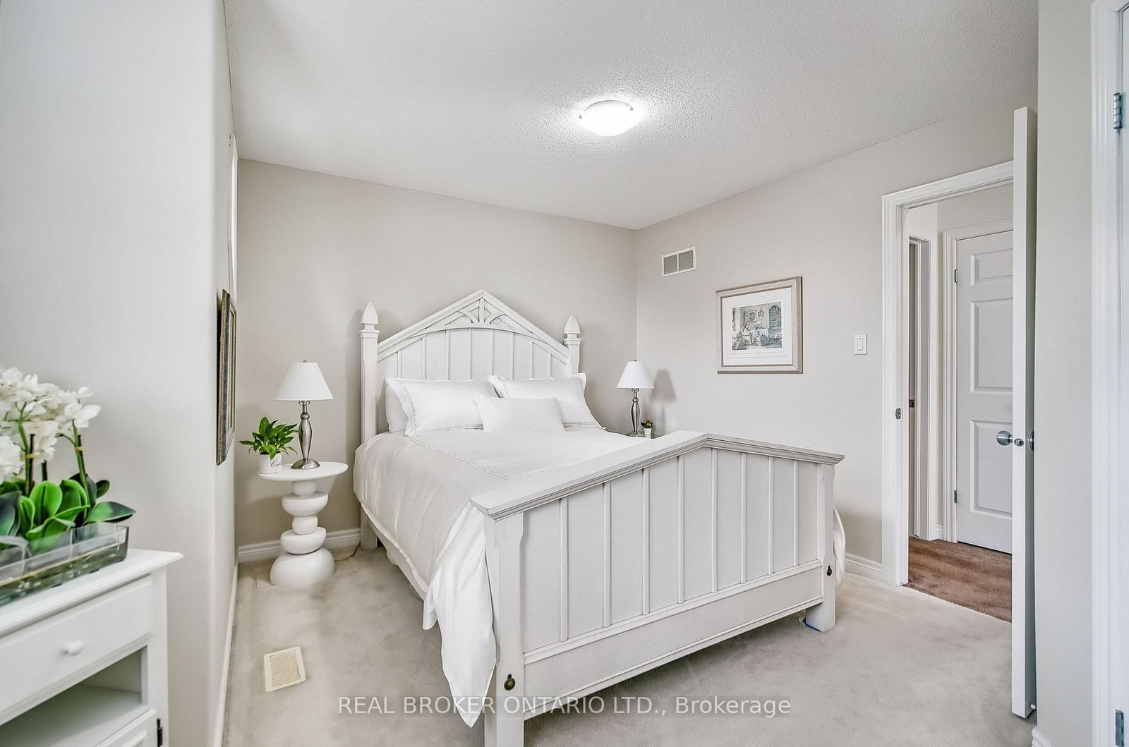 Townhouse for sale at 5 Liddycoat Lane, Hamilton, Ontario, L9G 0A7 - Ancaster - MLS: X12892428