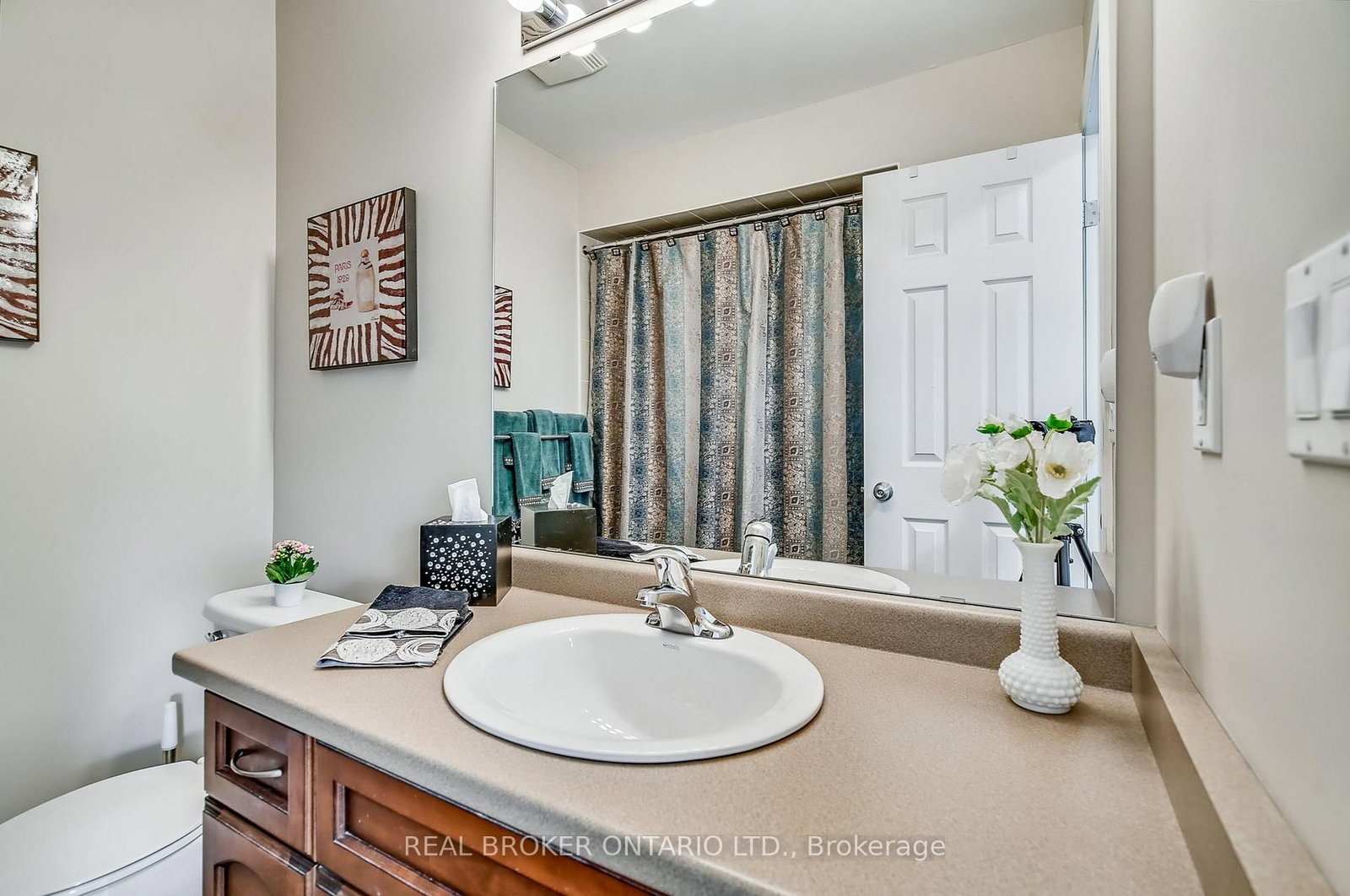 Townhouse for sale at 5 Liddycoat Lane, Hamilton, Ontario, L9G 0A7 - Ancaster - MLS: X12892428