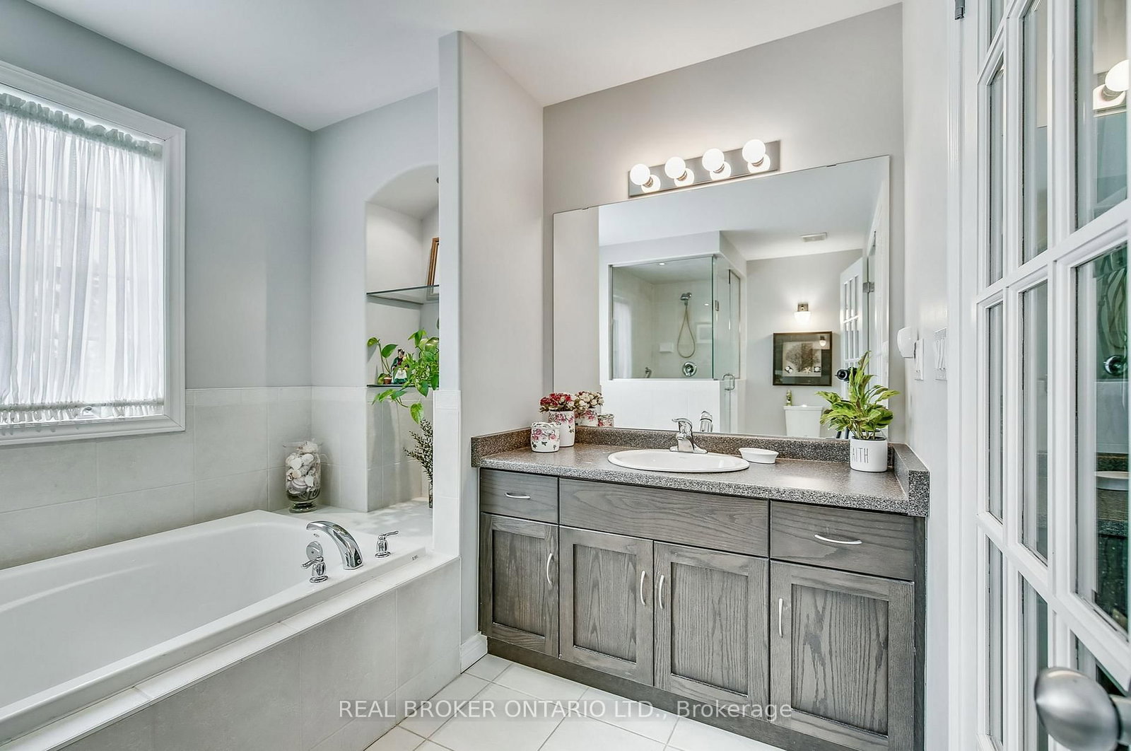 Townhouse for sale at 5 Liddycoat Lane, Hamilton, Ontario, L9G 0A7 - Ancaster - MLS: X12892428