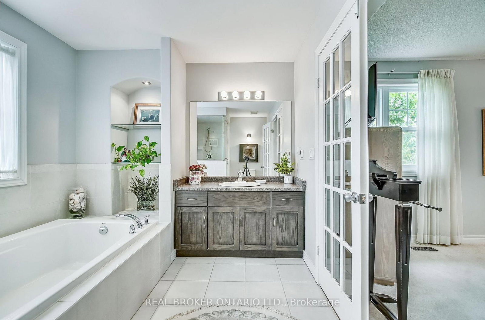 Townhouse for sale at 5 Liddycoat Lane, Hamilton, Ontario, L9G 0A7 - Ancaster - MLS: X12892428