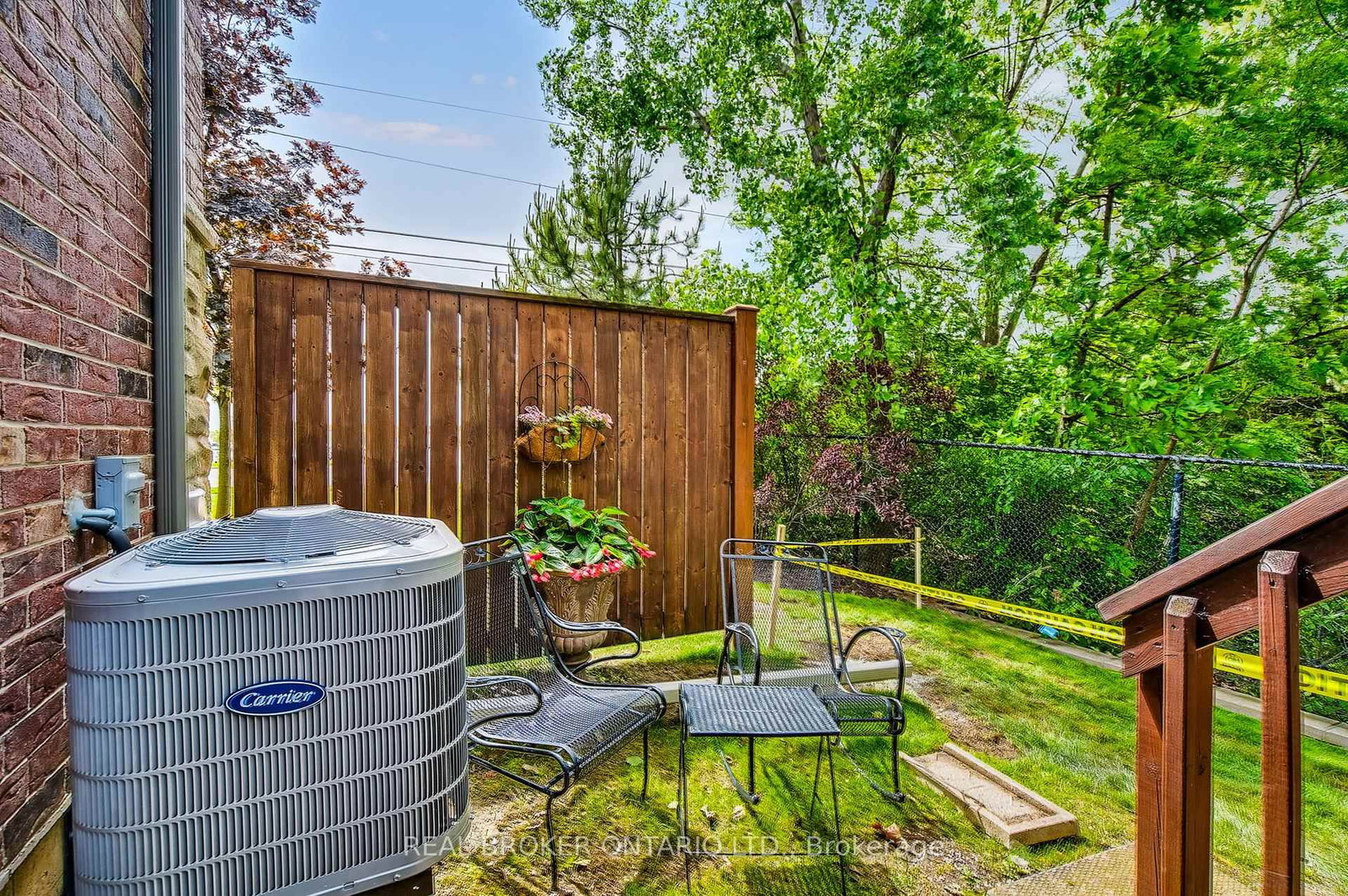 Townhouse for sale at 5 Liddycoat Lane, Hamilton, Ontario, L9G 0A7 - Ancaster - MLS: X12892428