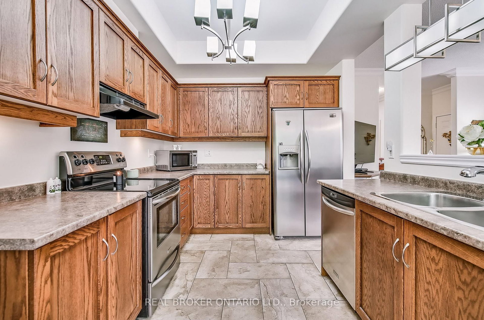 Townhouse for sale at 5 Liddycoat Lane, Hamilton, Ontario, L9G 0A7 - Ancaster - MLS: X12892428